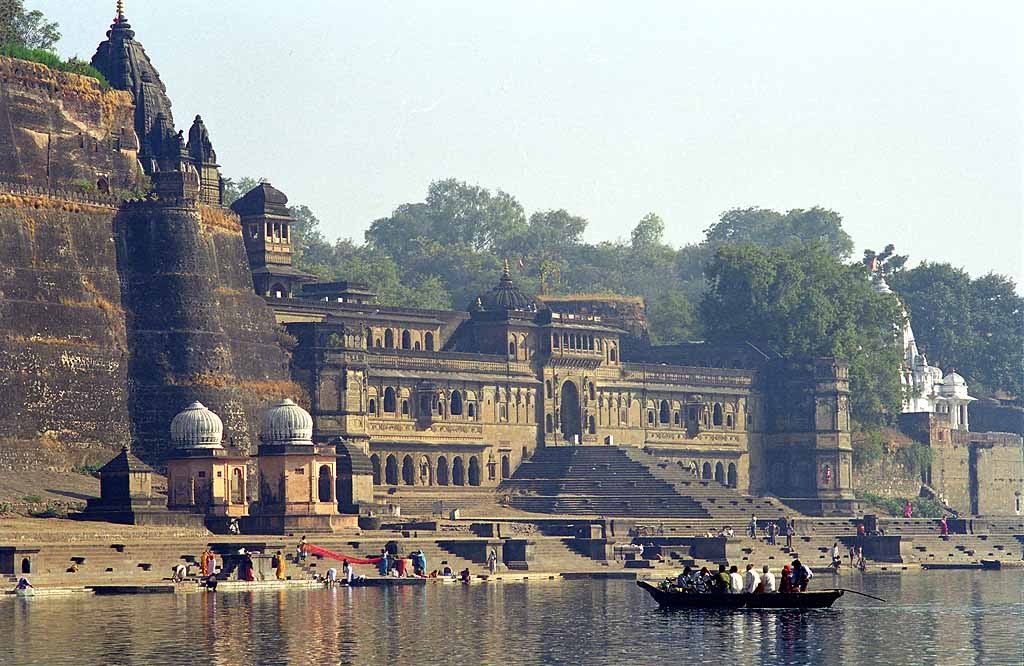 local temples in Maheshwar 