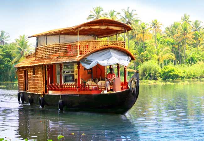 houseboat from Kumarakom to Alleppey