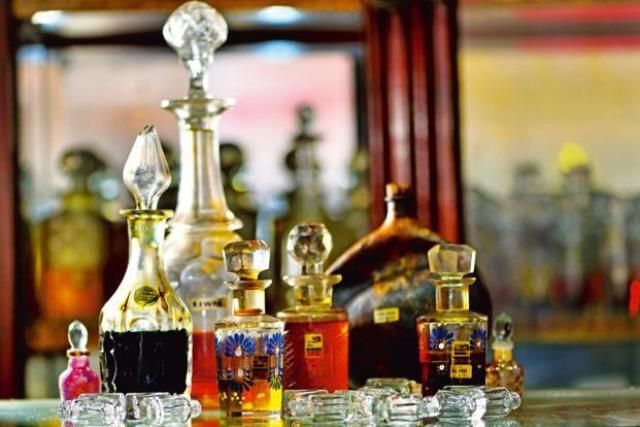 traditional perfume makers chandni chowk