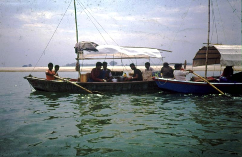 Sailing_ganges_varanasi_India